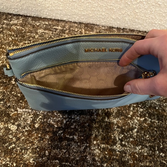 NWOT Baby Blue Michael Kors Wallet / Wristlet - Picture 6 of 6